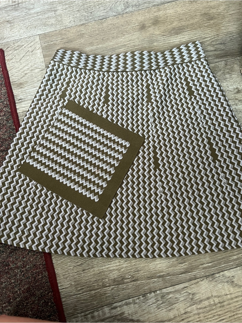Zow zow Womens Zigzag Knit A-Line Skirt - Brown & White